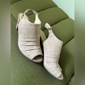 Naturalizer Women's Beige Open-Toe Mules